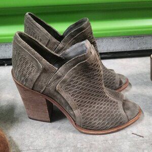 Vince Camuto, like new, booties, size 8